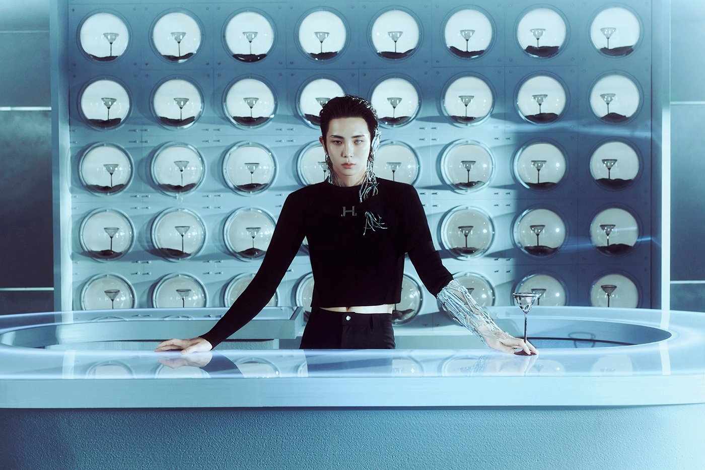 KEY (คีย์) วง SHINee (ชายนี่) ยินดีต้อนรับทุกคนเข้าสู่โลกที่นำโดย 'ไซบอร์ก KEY' ในเพลงใหม่ 'Pleasure Shop' รวบรวมดนตรีแนวเฮาส์ที่หลากหลายไว้ในมินิอัลบั้มชุดที่ 3 ทั้งหมด 6 เพลง KEY (คีย์) วง SHINee (ชายนี่) ยินดีต้อนรับทุกคนเข้าสู่โลกที่นำโดย 'ไซบอร์ก KEY' ในเพลงใหม่ 'Pleasure Shop' รวบรวมดนตรีแนวเฮาส์ที่หลากหลายไว้ในมินิอัลบั้มชุดที่ 3 ทั้งหมด 6 เพลง